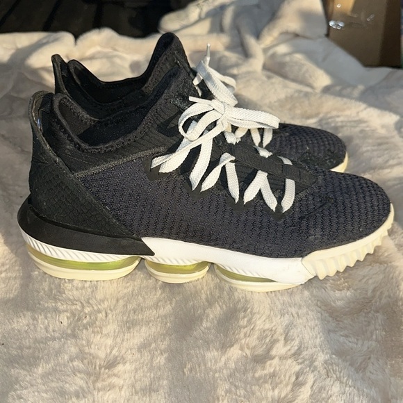 Nike LeBron 16 Low “Black Python” Men’s C1668-004 Size 8.5 - Picture 4 of 10